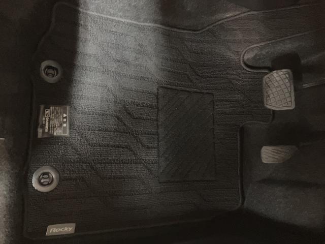 ロッキープレミアムＧ　ＨＥＶ／大画面ナビ／ドラレコ／パノラマ／ＬＥＤ１年間走行距離無制限保証／修復歴軽度／ハイブリッド／衝突軽減ブレーキ／大画面ナビ／ナビ連動ドラレコ／パノラマモニター／クルーズコントロール／シートヒーター／スマートキー／Ｂｌｕｅｔｏｏｔｈ／フルセグ／（大阪府）の中古車