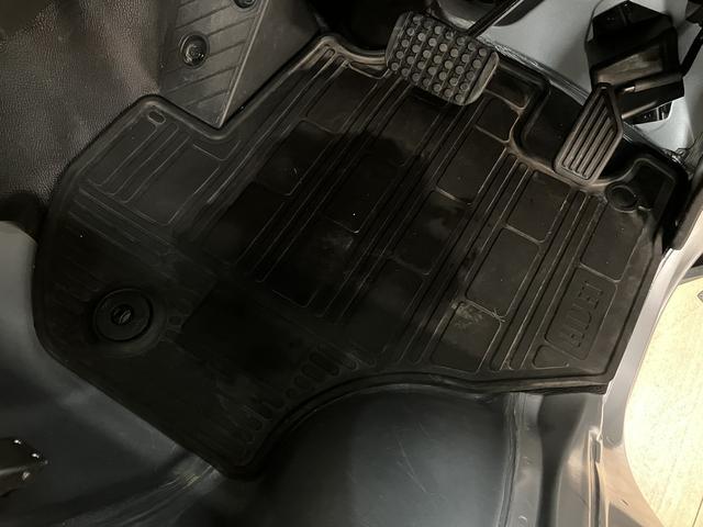 ハイゼットトラックスタンダード　サポカーＳベーシック適合　認定中古車衝突回避軽減ブレーキ・誤発進抑制機能・ＣＶＴ・ＥＴＣ車載器・Ｒ５年式・走行３．６万キロ・ＬＥＤヘッドライトフォグランプ・ＡＭ／ＦＭラジオ・前後コーナーセンサー・１２か月間／走行距離無制限保証付（大阪府）の中古車