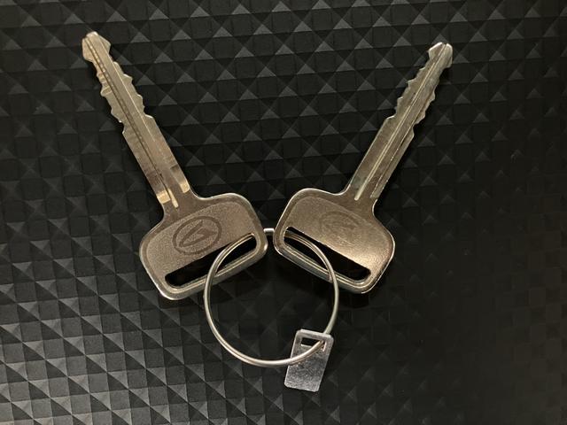 ハイゼットトラックスタンダード　サポカーＳベーシック適合　認定中古車衝突回避軽減ブレーキ・誤発進抑制機能・ＣＶＴ・ＥＴＣ車載器・Ｒ５年式・走行３．６万キロ・ＬＥＤヘッドライトフォグランプ・ＡＭ／ＦＭラジオ・前後コーナーセンサー・１２か月間／走行距離無制限保証付（大阪府）の中古車