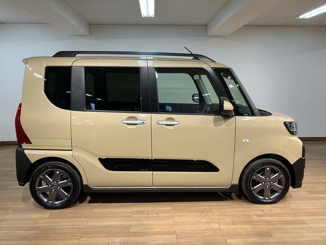 タントファンクロスターボリミテッド　Ｒ７／１３キロ／ナビ／Ｂカメラ新車保証／コーナーセンサー／ＥＴＣ／ナビ／バックカメラ／フルセグＴＶ／Ｂｌｕｅｔｏｏｔｈ／ＵＳＢ／衝突軽減ブレーキ／ＥＴＣ／前席シートヒーター／電動パーキングブレーキ／ブレーキホールド／ＬＥＤライト（大阪府）の中古車