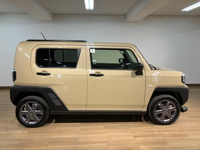 タフトＧターボ　ダーククロムベンチャー／２５年モデルナビ／クルコンＲ７年式／走行１９ｋｍ／２５年モデルナビ／バックカメラ／ステアリングスイッチ／クルーズコントロール／前席シートヒーター／電動パーキングブレーキ／ＬＥＤヘッドライト・フォグ／オートエアコン／キーフリー（大阪府）の中古車