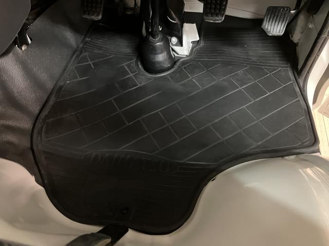 ハイゼットトラックエアコン・パワステ　スペシャル　１年保証／車検整備付き認定中古車／３．３万キロ／マニュアル車／１年保証／車検整備付き／エアコン／パワステ／荷台灯／ラジオ／（大阪府）の中古車