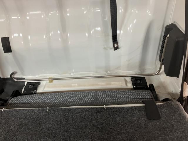 ハイゼットトラックエアコン・パワステ　スペシャル　１年保証／車検整備付き認定中古車／３．３万キロ／マニュアル車／１年保証／車検整備付き／エアコン／パワステ／荷台灯／ラジオ／（大阪府）の中古車