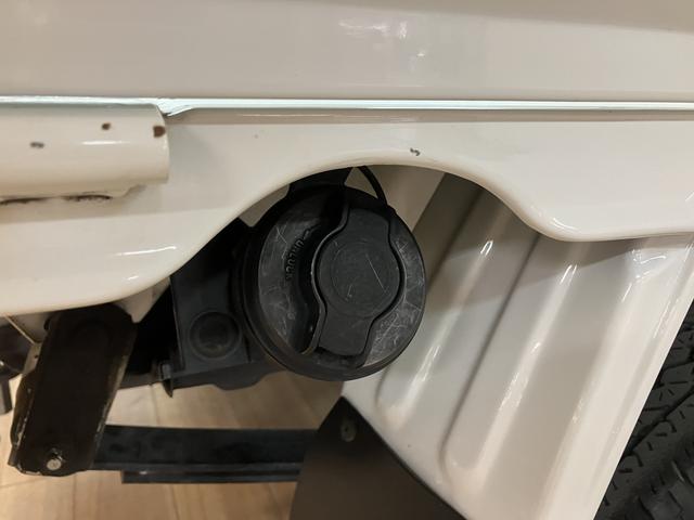 ハイゼットトラックエアコン・パワステ　スペシャル　１年保証／車検整備付き認定中古車／３．３万キロ／マニュアル車／１年保証／車検整備付き／エアコン／パワステ／荷台灯／ラジオ／（大阪府）の中古車