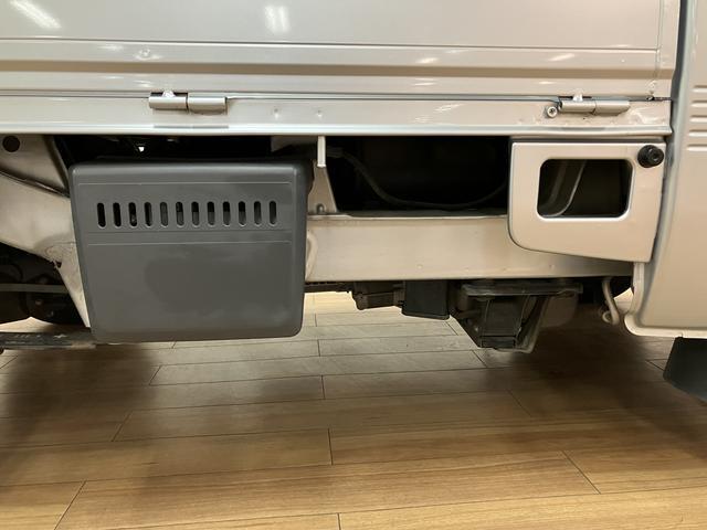 ハイゼットトラックエアコン・パワステスペシャルVS 2WD 5MT平成26年式/走行3.4万キロ/車検整備付き/2WD/5MT/工具箱/AM・FMラジオ/荷台作業灯/テールゲートチェーン/ラバーマット/バイザー/ゲート部分加工あり(大阪府)の中古車