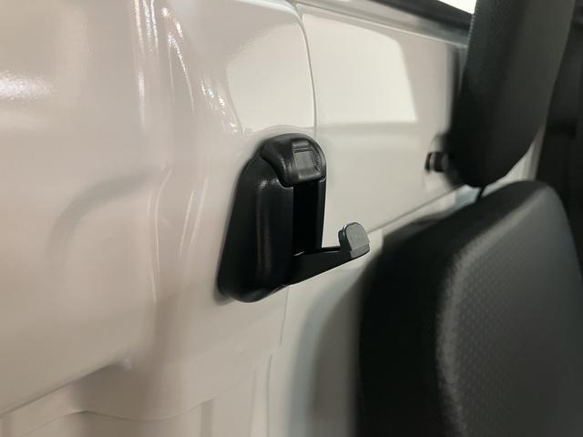 ハイゼットトラックスタンダードスマートアシストIIIt アイドリングストップ コーナーセンサー 1DNAM/FMラジオ 運転席/助手席エアバッグ エアコン パワステ(大阪府)の中古車