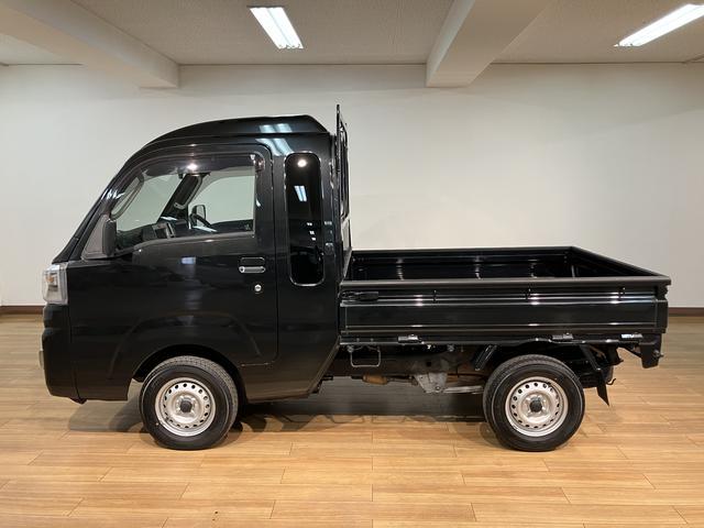 ハイゼットトラックジャンボSAIIIt 4WD(切替式)/4AT/荷台灯/4WD(切替式)/オートマ車/LEDライト/ETC/トップシェードガラス/リモコン付きキー/荷台灯/衝突軽減ブレーキ/コーナーセンサー/エアコン/パワステ/運転席・助手席グリップ/ゴムマット(大阪府)の中古車