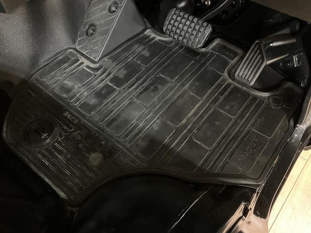 ハイゼットトラックジャンボSAIIIt 4WD(切替式)/4AT/荷台灯/4WD(切替式)/オートマ車/LEDライト/ETC/トップシェードガラス/リモコン付きキー/荷台灯/衝突軽減ブレーキ/コーナーセンサー/エアコン/パワステ/運転席・助手席グリップ/ゴムマット(大阪府)の中古車