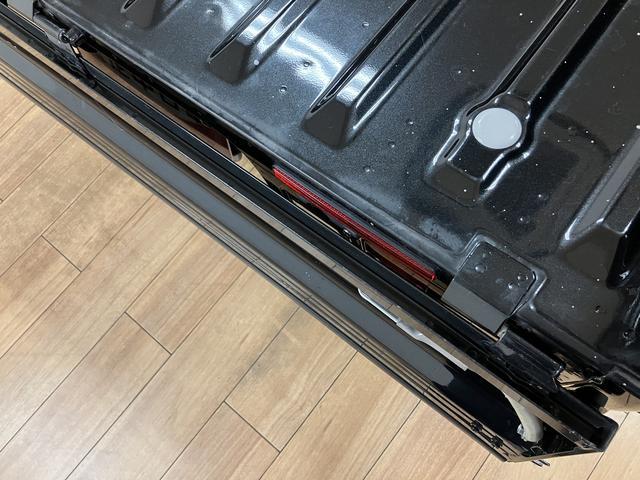 ハイゼットトラックジャンボSAIIIt 4WD(切替式)/4AT/荷台灯/4WD(切替式)/オートマ車/LEDライト/ETC/トップシェードガラス/リモコン付きキー/荷台灯/衝突軽減ブレーキ/コーナーセンサー/エアコン/パワステ/運転席・助手席グリップ/ゴムマット(大阪府)の中古車