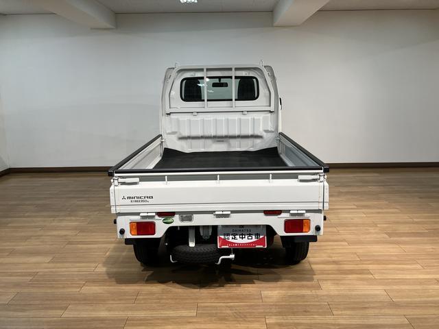 ミニキャブトラックＭ　９，３６５キロパワステ／エアコン／荷台マット／工具箱／令和３年９，３６５万ｋｍ／左右エアバック／エアコン／パワステ／ＡＭＦＭチューナー／５速マニュアルミッション／荷台マット／工具箱／ゲートプロテクターゴム／運転席・助手席アシストグリップ／スペアタイヤ／（大阪府）の中古車