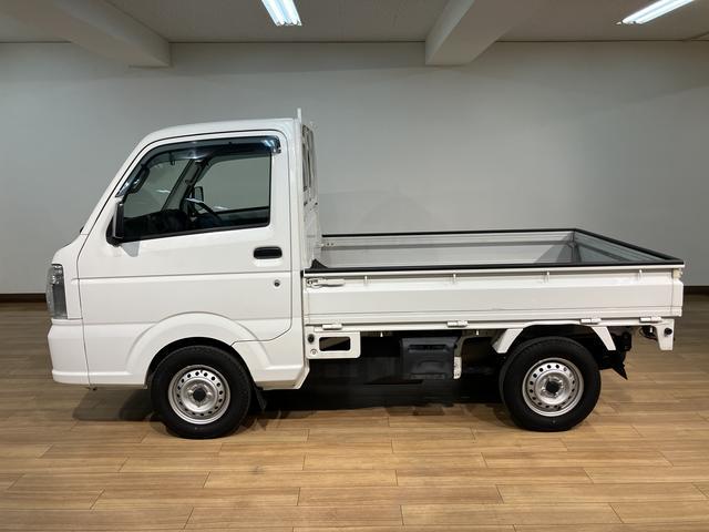 ミニキャブトラックＭ　９，３６５キロパワステ／エアコン／荷台マット／工具箱／令和３年９，３６５万ｋｍ／左右エアバック／エアコン／パワステ／ＡＭＦＭチューナー／５速マニュアルミッション／荷台マット／工具箱／ゲートプロテクターゴム／運転席・助手席アシストグリップ／スペアタイヤ／（大阪府）の中古車