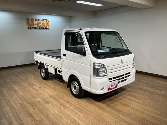 ミニキャブトラックＭ　９，３６５キロパワステ／エアコン／荷台マット／工具箱／令和３年９，３６５万ｋｍ／左右エアバック／エアコン／パワステ／ＡＭＦＭチューナー／５速マニュアルミッション／荷台マット／工具箱／ゲートプロテクターゴム／運転席・助手席アシストグリップ／スペアタイヤ／（大阪府）の中古車