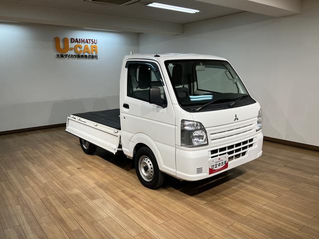 ミニキャブトラックＭ　９，３６５キロパワステ／エアコン／荷台マット／工具箱／令和３年９，３６５万ｋｍ／左右エアバック／エアコン／パワステ／ＡＭＦＭチューナー／５速マニュアルミッション／荷台マット／工具箱／ゲートプロテクターゴム／運転席・助手席アシストグリップ／スペアタイヤ／（大阪府）の中古車