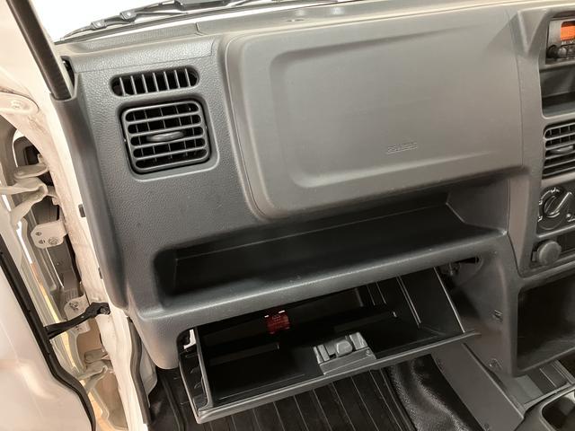 ミニキャブトラックＭ　９，３６５キロパワステ／エアコン／荷台マット／工具箱／令和３年９，３６５万ｋｍ／左右エアバック／エアコン／パワステ／ＡＭＦＭチューナー／５速マニュアルミッション／荷台マット／工具箱／ゲートプロテクターゴム／運転席・助手席アシストグリップ／スペアタイヤ／（大阪府）の中古車