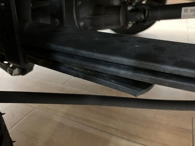 ミニキャブトラックＭ　９，３６５キロパワステ／エアコン／荷台マット／工具箱／令和３年９，３６５万ｋｍ／左右エアバック／エアコン／パワステ／ＡＭＦＭチューナー／５速マニュアルミッション／荷台マット／工具箱／ゲートプロテクターゴム／運転席・助手席アシストグリップ／スペアタイヤ／（大阪府）の中古車