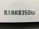 Ｒ７年式の届出済み未使用車のハイゼットカーゴ入荷しました♪キーレスやオーバーヘッドシェルフ、前席パワーウィンドウにリヤスモークガラス等装備充実グレードのデラックスです☆（大阪府）の中古車