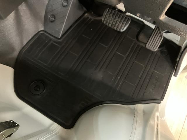 ハイゼットトラックスタンダード／エアコン／パワステ／１年保証／走行５．９万キロ１年間走行距離無制限保証／走行５．９万キロ／ラジオ／エアコン／パワーステアリング／ＥＴＣ／ロングバイザー／ゴムマット／三方開／ＡＴ車／車検整備付き／（大阪府）の中古車