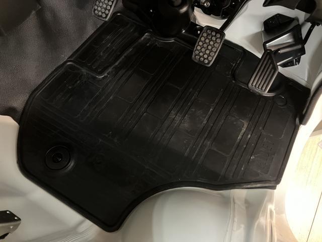 ハイゼットトラックスタンダード MT車/スマアシ/コーナーセンサーR.7年式//パワステ/コーナーセンサー/エアコン/衝突回避支援ブレーキ/車線逸脱抑制制御機能/ブレーキ制御付き誤発進抑制抑制機能/オートライト/(大阪府)の中古車