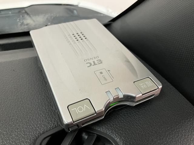 ハイゼットカーゴDX/ナビ/ETC/コーナーセンサー/キーレスキー/1年間走行距離無制限保証/走行3.4万キロ/ナビ/BLUETOOTH/USB/フルセグTV/ETC/コーナーセンサー/パワーウィンドウ/キーレスキー/衝突回避軽減ブレーキ/アイドリングストップ/(大阪府)の中古車