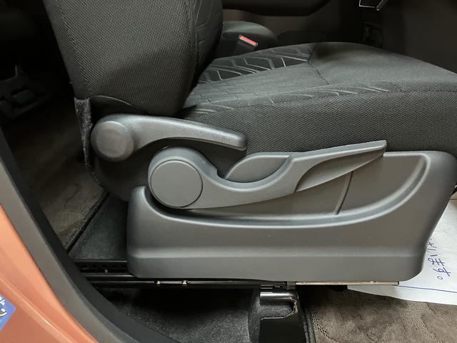 トールカスタムＧ　リミテッド　ＳＡIII／９インチナビ／Ｐモニター走行０．９万Ｋｍ／９インチナビ／パノラマモニター／ステアリングスイッチ／６スピーカー／ＥＴＣ／ドラレコ／クルーズコントロール／前席シートヒーター／両側パワースライドドア／ＬＥＤヘッドライト・フォグ（大阪府）の中古車
