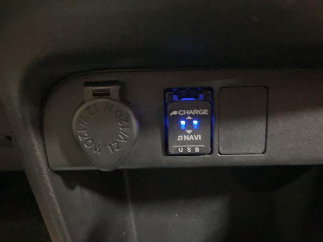 ムーヴキャンバスＧメイクアップリミテッド　ＳＡIII／ナビ／Ｐモニター走行２．５万ｋｍ／ナビゲーション／パノラマモニター／ステアリングスイッチ／ＥＴＣ／前後ドラレコ／ＵＳＢアダプター／両側パワースライドドア／ＬＥＤヘッドライト・フォグランプ／オートエアコン／キーフリー（大阪府）の中古車
