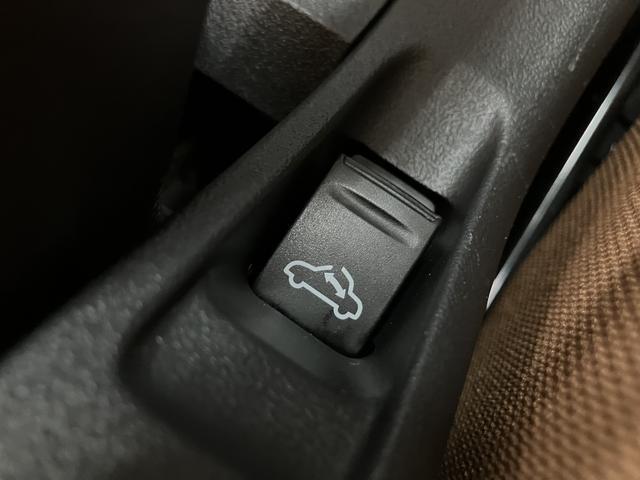 コペンエクスプレイ　電動開閉式ルーフ／１６インチアルミ／純正ナビ純正ナビ　フルセグＴＶ　Ｂｌｕｅｔｏｏｔｈ対応　ドライブレコーダー　ＥＴＣ　シートヒーター　ＬＥＤヘッドランプ　１６インチアルミホイール　３気筒ターボ　７速スーパーアクティブシフト付きＣＶＴ（大阪府）の中古車
