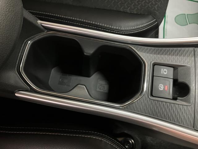 ロッキープレミアムＧ　ＨＥＶ　純正ナビ／バックカメラ／ＥＴＣ走行３，１ｋｍ／純正ナビ／バックカメラ／ＥＴＣ／バックカメラ／クルーズコントロール／シートヒーター（前席）／ＵＳＢ端子／キーフリーシステム／ＬＥＤヘッドライト・フォグランプ／アルミホイール／（大阪府）の中古車