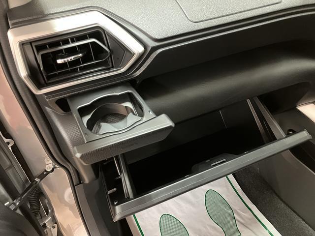 ロッキープレミアムＧ　ＨＥＶ　純正ナビ／バックカメラ／ＥＴＣ走行３，１ｋｍ／純正ナビ／バックカメラ／ＥＴＣ／バックカメラ／クルーズコントロール／シートヒーター（前席）／ＵＳＢ端子／キーフリーシステム／ＬＥＤヘッドライト・フォグランプ／アルミホイール／（大阪府）の中古車