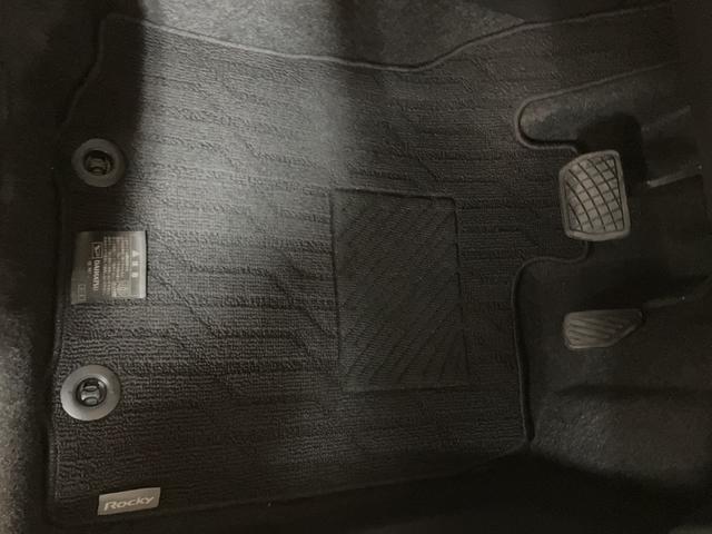 ロッキープレミアムＧ　ＨＥＶ　純正ナビ／バックカメラ／ＥＴＣ走行３，１ｋｍ／純正ナビ／バックカメラ／ＥＴＣ／バックカメラ／クルーズコントロール／シートヒーター（前席）／ＵＳＢ端子／キーフリーシステム／ＬＥＤヘッドライト・フォグランプ／アルミホイール／（大阪府）の中古車