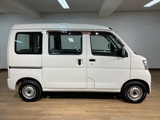 ハイゼットカーゴスペシャル 車検整備渡 純正ナビ ETC 認定中古車車検整備渡 純正ナビ Bluetooth対応 CD/DVD対応 フルセグTV ETC車載器 ラバーマット 認定中古車 1年間走行距離無制限保証 弊社整備点検履歴有 マニュアルエアコン(大阪府)の中古車