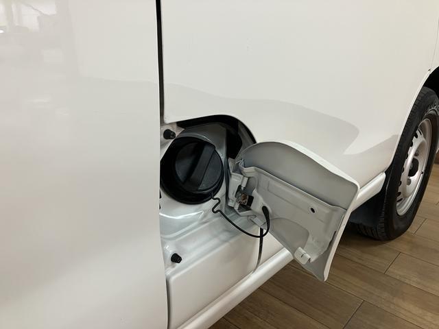 ハイゼットカーゴスペシャル 車検整備渡 純正ナビ ETC 認定中古車車検整備渡 純正ナビ Bluetooth対応 CD/DVD対応 フルセグTV ETC車載器 ラバーマット 認定中古車 1年間走行距離無制限保証 弊社整備点検履歴有 マニュアルエアコン(大阪府)の中古車