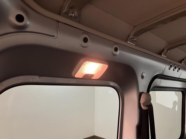 ハイゼットカーゴDX 衝突支援ブレーキ 誤発信抑制制御機能 エコアイドル衝突支援ブレーキ 誤発信抑制制御機能 オートハイビーム コーナーセンサー エコアイドル パワーウィンドウ キーレスエントリー CVT車 AM/FMチューナー 車線逸脱警報機能 マニュアルエアコン(大阪府)の中古車