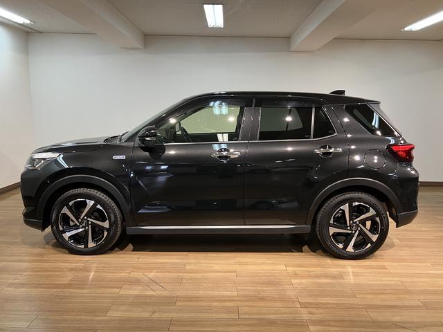 ロッキープレミアムＧ　ＨＥＶ／１．０万ｋｍ／９インチナビ／クルコン走行１．０万ｋｍ／９インチナビ／パノラマモニター／ＥＴＣ／前後ドラレコ／クルーズコントロール／ＵＳＢ・ＨＤＭＩアダプター／前席シートヒーター／ＬＥＤヘッドライト・フォグ／オートエアコン／キーフリー（大阪府）の中古車