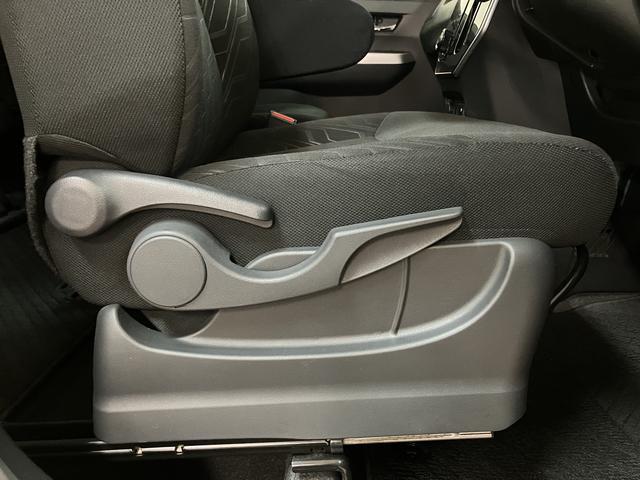 トールカスタムＧ　リミテッド　ＳＡIII／９インチナビ／Ｐモニター１年間走行距離無制限保証／９インチナビ／パノラマモニター／ステアリングスイッチ／ＥＴＣ／ドラレコ／クルコン／前席シートヒーター／両側パワースライドドア／ＬＥＤヘッドライト・フォグ／キーフリー（大阪府）の中古車