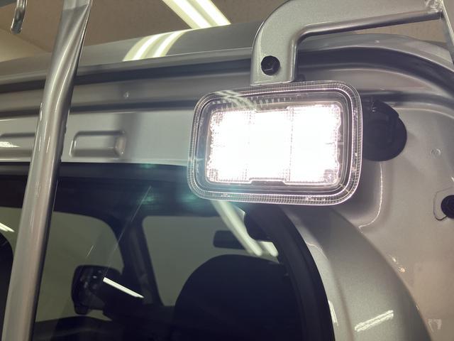 ハイゼットトラックジャンボエクストラ／届出済未使用車／Ｒ８年式／４ＷＤ／１６Ｋ届出済未使用車／Ｒ８年式／走行１６Ｋｍ／４ＷＤ／ＣＶＴ車／ＬＥＤヘッドライト・フォグランプ／電動格納ミラー／パワーウィンドー／作業灯／エアコン／パワステ／プッシュボタンスタート／キーフリー（大阪府）の中古車