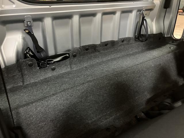 ハイゼットトラックジャンボエクストラ／届出済未使用車／Ｒ８年式／４ＷＤ／１６Ｋ届出済未使用車／Ｒ８年式／走行１６Ｋｍ／４ＷＤ／ＣＶＴ車／ＬＥＤヘッドライト・フォグランプ／電動格納ミラー／パワーウィンドー／作業灯／エアコン／パワステ／プッシュボタンスタート／キーフリー（大阪府）の中古車