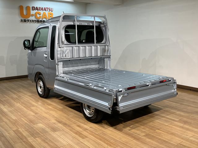 ハイゼットトラックジャンボエクストラ／届出済未使用車／Ｒ８年式／４ＷＤ／１６Ｋ届出済未使用車／Ｒ８年式／走行１６Ｋｍ／４ＷＤ／ＣＶＴ車／ＬＥＤヘッドライト・フォグランプ／電動格納ミラー／パワーウィンドー／作業灯／エアコン／パワステ／プッシュボタンスタート／キーフリー（大阪府）の中古車