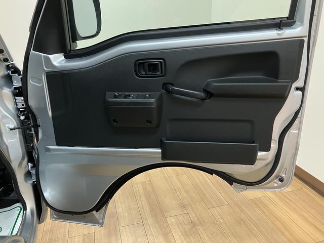 ハイゼットトラックジャンボエクストラ／届出済未使用車／Ｒ８年式／４ＷＤ／１６Ｋ届出済未使用車／Ｒ８年式／走行１６Ｋｍ／４ＷＤ／ＣＶＴ車／ＬＥＤヘッドライト・フォグランプ／電動格納ミラー／パワーウィンドー／作業灯／エアコン／パワステ／プッシュボタンスタート／キーフリー（大阪府）の中古車