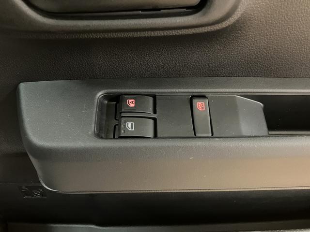 ハイゼットカーゴスペシャル／新車保証継承／走行０．５万ｋｍ／スマートアシスト新車保証継承／ＡＭ・ＦＭチューナー／前席パワーウインドー／オートライト／エアコン／パワステ／スマートアシスト／クリアランスソナー／オートマチックハイビーム／アイドリングストップ（大阪府）の中古車