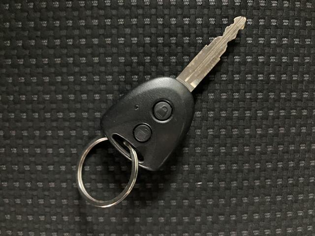 ハイゼットカーゴデラックスSAIII/1年間走行距離無制限保証/4速AT車1年間走行距離無制限保証/走行4.3万km/4速AT車/CDチューナー/前席パワーウインドー/スモークガラス/LEDヘッドライト/キーレスエントリー/スマートアシストIII/アイドリングストップ(大阪府)の中古車