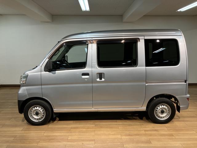 ハイゼットカーゴデラックスSAIII/1年間走行距離無制限保証/4速AT車1年間走行距離無制限保証/走行4.3万km/4速AT車/CDチューナー/前席パワーウインドー/スモークガラス/LEDヘッドライト/キーレスエントリー/スマートアシストIII/アイドリングストップ(大阪府)の中古車