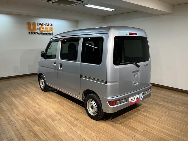 ハイゼットカーゴデラックスSAIII/1年間走行距離無制限保証/4速AT車1年間走行距離無制限保証/走行4.3万km/4速AT車/CDチューナー/前席パワーウインドー/スモークガラス/LEDヘッドライト/キーレスエントリー/スマートアシストIII/アイドリングストップ(大阪府)の中古車