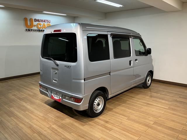 ハイゼットカーゴデラックスSAIII/1年間走行距離無制限保証/4速AT車1年間走行距離無制限保証/走行4.3万km/4速AT車/CDチューナー/前席パワーウインドー/スモークガラス/LEDヘッドライト/キーレスエントリー/スマートアシストIII/アイドリングストップ(大阪府)の中古車