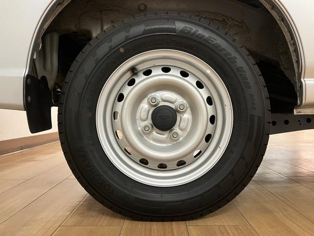 ハイゼットカーゴデラックスSAIII/1年間走行距離無制限保証/4速AT車1年間走行距離無制限保証/走行4.3万km/4速AT車/CDチューナー/前席パワーウインドー/スモークガラス/LEDヘッドライト/キーレスエントリー/スマートアシストIII/アイドリングストップ(大阪府)の中古車