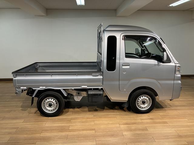 ハイゼットトラックジャンボSAIIIt/1.1万km/ETC/バックモニター1年間走行距離無制限保証/AM・FMチューナー/ETC/バックモニター/ドライブレコーダー/パワーウィンドー/LEDヘッドライト・フォグランプ/作業灯/エアコン/パワステ/キーレス/オートライト(大阪府)の中古車