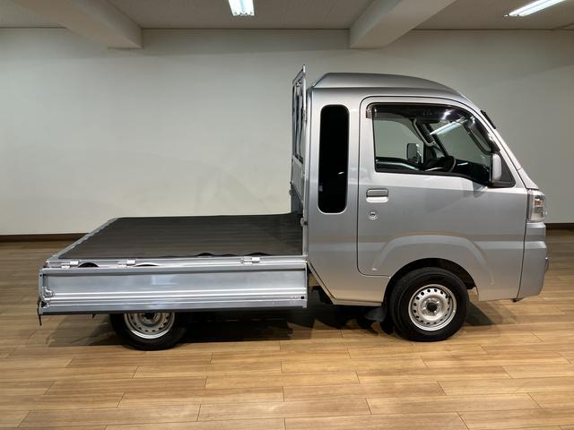 ハイゼットトラックジャンボSAIIIt/1.1万km/ETC/バックモニター1年間走行距離無制限保証/AM・FMチューナー/ETC/バックモニター/ドライブレコーダー/パワーウィンドー/LEDヘッドライト・フォグランプ/作業灯/エアコン/パワステ/キーレス/オートライト(大阪府)の中古車