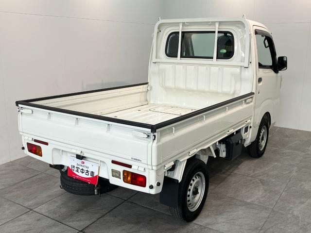 ハイゼットトラックスタンダード　２ＷＤ　５ＭＴ　ＡＭ／ＦＭラジオ５速マニュアルミッション車　ＡＭ／ＦＭラジオ　運転席エアバッグ　マニュアルエアコン　マニュアルレベリング　バッテリーカバー　ゲートプロテクター（滋賀県）の中古車