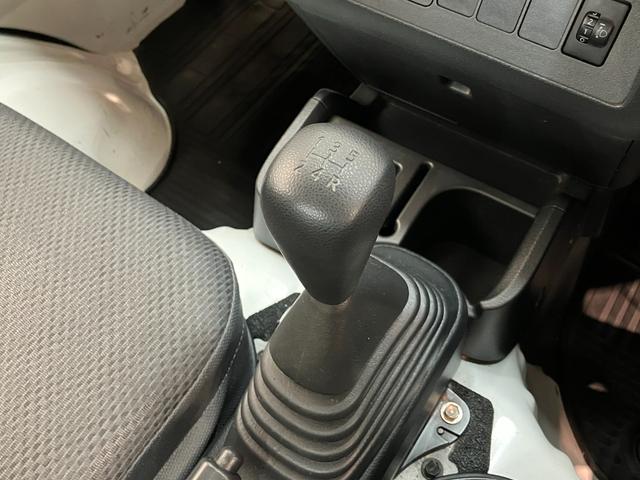 ハイゼットトラックスタンダード　２ＷＤ　５ＭＴ　ＡＭ／ＦＭラジオ５速マニュアルミッション車　ＡＭ／ＦＭラジオ　運転席エアバッグ　マニュアルエアコン　マニュアルレベリング　バッテリーカバー　ゲートプロテクター（滋賀県）の中古車