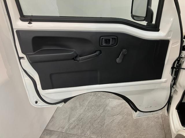 ハイゼットトラックスタンダード　２ＷＤ　５ＭＴ　ＡＭ／ＦＭラジオ５速マニュアルミッション車　ＡＭ／ＦＭラジオ　運転席エアバッグ　マニュアルエアコン　マニュアルレベリング　バッテリーカバー　ゲートプロテクター（滋賀県）の中古車