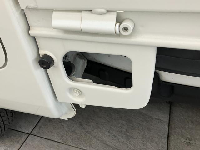 ハイゼットトラックスタンダード　２ＷＤ　５ＭＴ　ＡＭ／ＦＭラジオ５速マニュアルミッション車　ＡＭ／ＦＭラジオ　運転席エアバッグ　マニュアルエアコン　マニュアルレベリング　バッテリーカバー　ゲートプロテクター（滋賀県）の中古車